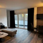 East-riverside Boardinghouse Hotel