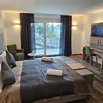 Hotel East-riverside Boardinghouse
