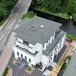East-riverside Boardinghouse *