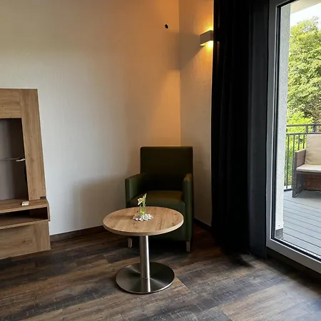 East-riverside Boardinghouse Hotel