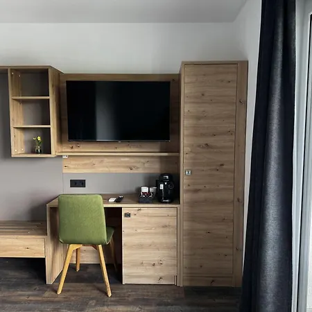 East-riverside Boardinghouse