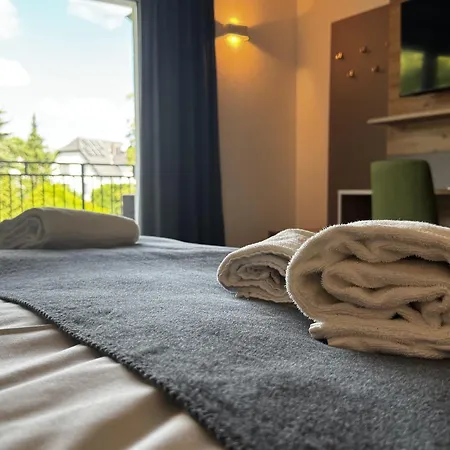 East-riverside Boardinghouse Hotel *