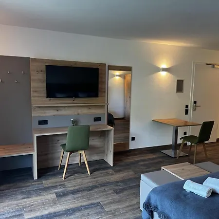 Hotel East-riverside Boardinghouse