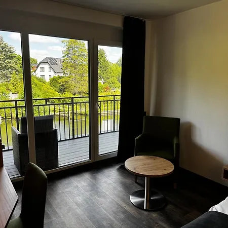 Hotel East-riverside Boardinghouse *