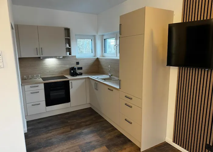 East-riverside Boardinghouse Hotel *