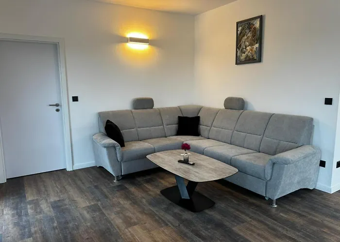 East-riverside Boardinghouse Hotel *