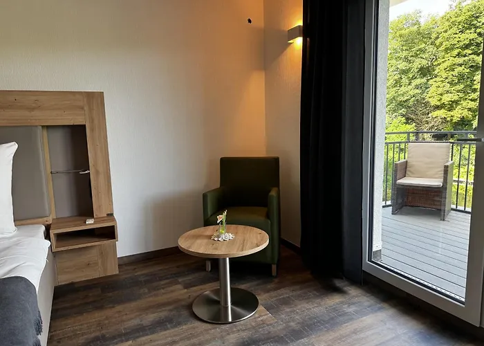 East-riverside Boardinghouse Hotel