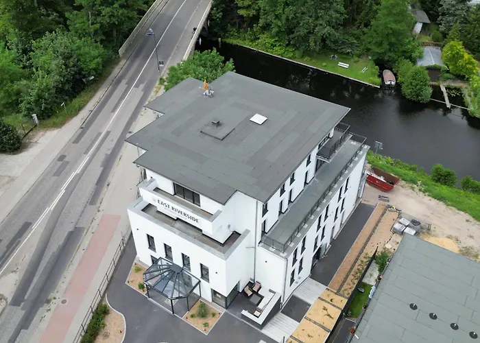 East-riverside Boardinghouse *