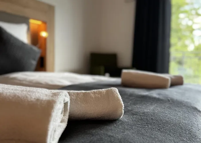 East-riverside Boardinghouse Hotel *